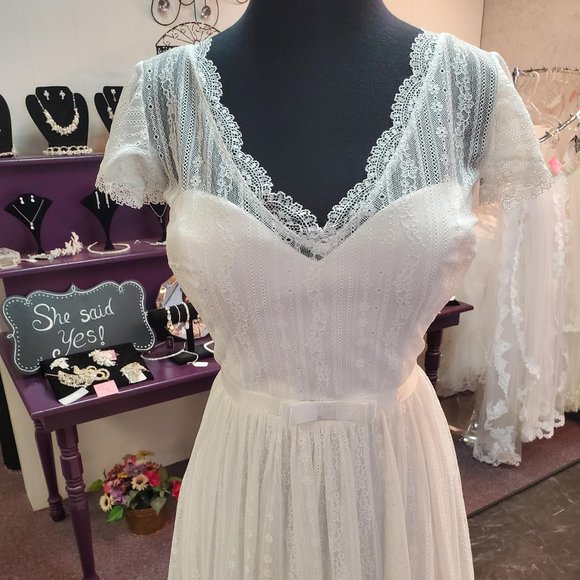 Bianco Evento FR42 Size 8 Cream Bridal/Wedding Gown - Picture 2 of 6